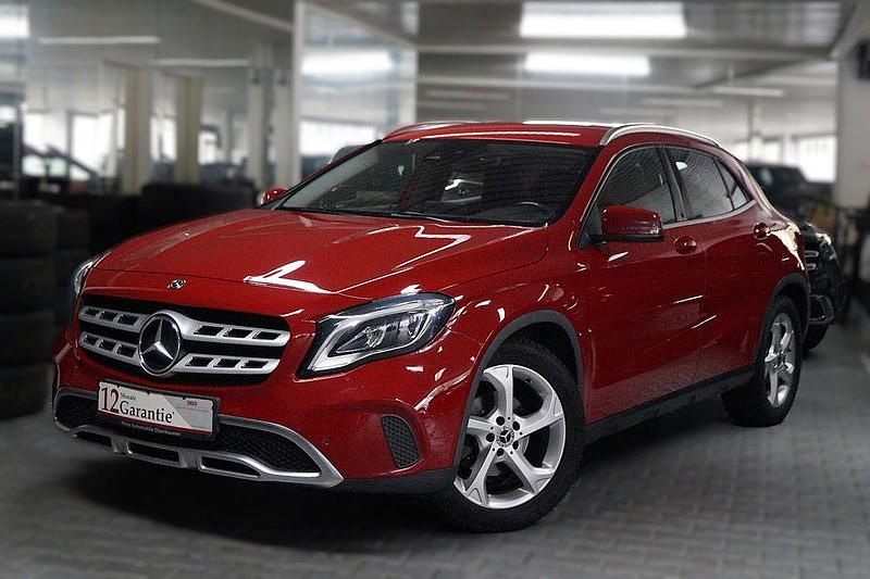 Rot Gebraucht 2018 Mercedes GLA200 Urban SUV | 19.990 € (Fairer Preis) - Bild 1/4