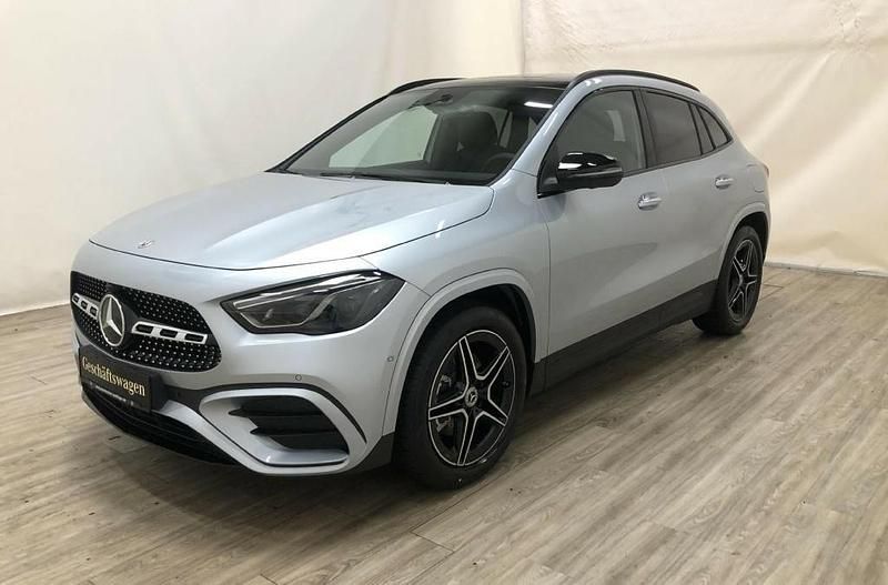 Silber Gebraucht 2024 Mercedes GLA200 Night SUV | 43.779 € (Etwas zu teuer) - Bild 1/4
