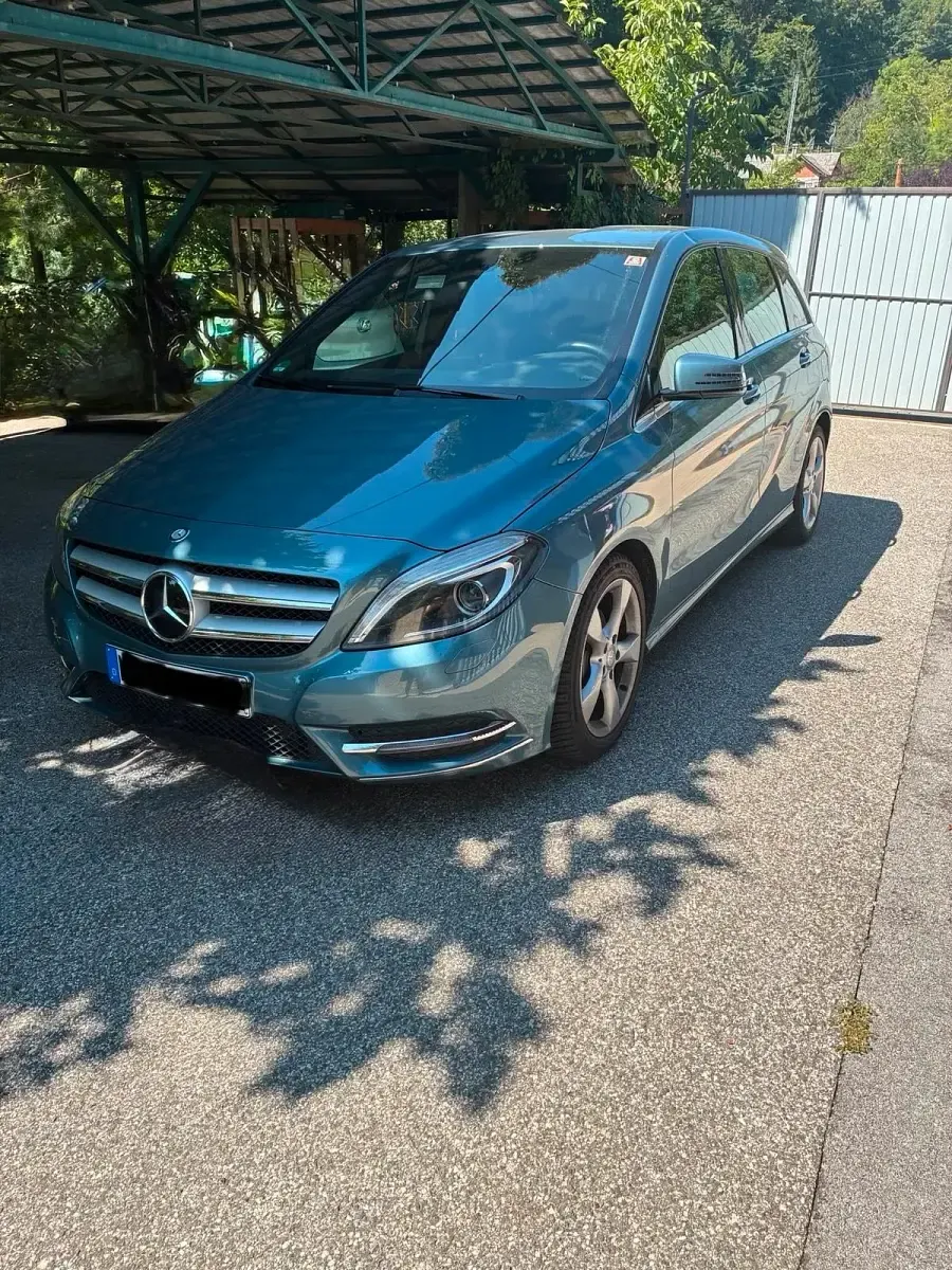 Gebraucht Mercedes B180 122 PS (89 kW) 2012 Blau Kleinwagen