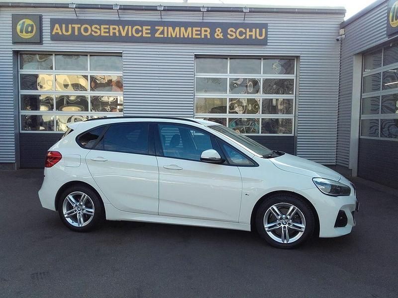 Weiß Gebraucht 2019 BMW 218 Active Tourer M Sport Van / Kleinbus | 19.900 € (Etwas zu teuer) - Bild 1/4