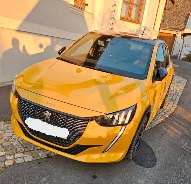 Gelb Gebraucht 2021 Peugeot 208 GT Kleinwagen | 16.000 € (Guter Preis) - Bild 1/1