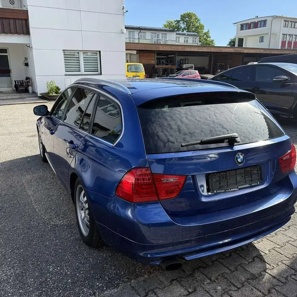 Używany BMW 318 143 KM (105 kW) 2010 Niebieski Kombi