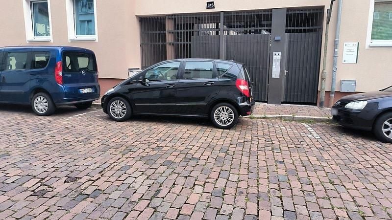 Gebraucht Mercedes A150 Elegance 95 PS (69 kW) 2009 Schwarz Kleinwagen