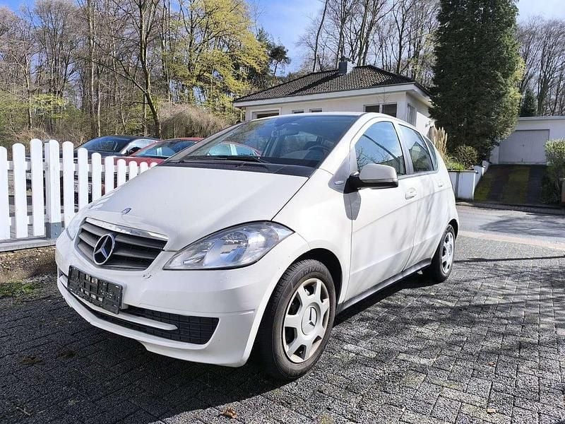 Gebraucht Mercedes A160 95 PS (69 kW) 2011 Weiß Limousine