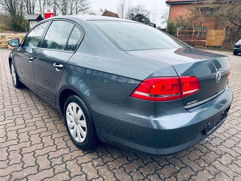 Gebraucht VW Passat Trendline 122 PS (89 kW) 2012 Grau Limousine