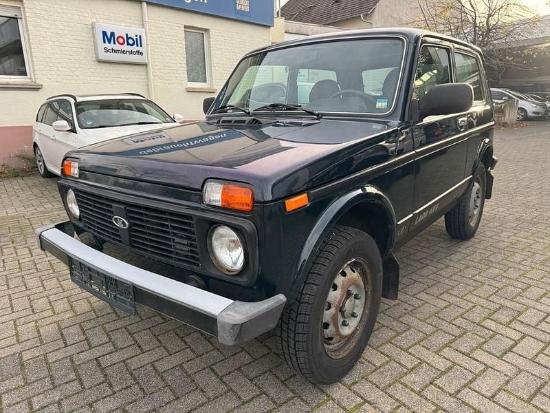 Grün Gebraucht 2012 Lada niva SUV | 7.900 € (Fairer Preis) - Bild 1/4