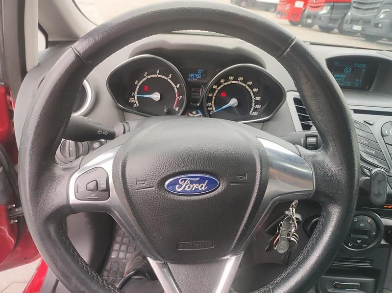 Gebraucht Ford Fiesta SYNC Edition 82 PS (60 kW) 2015 Rot Kleinwagen