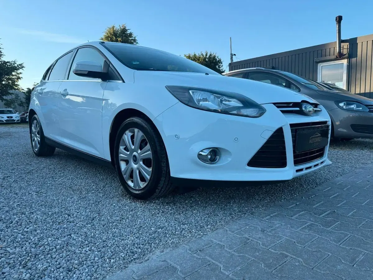 Gebraucht Ford Focus Titanium 116 PS (85 kW) 2014 Weiß Kleinwagen