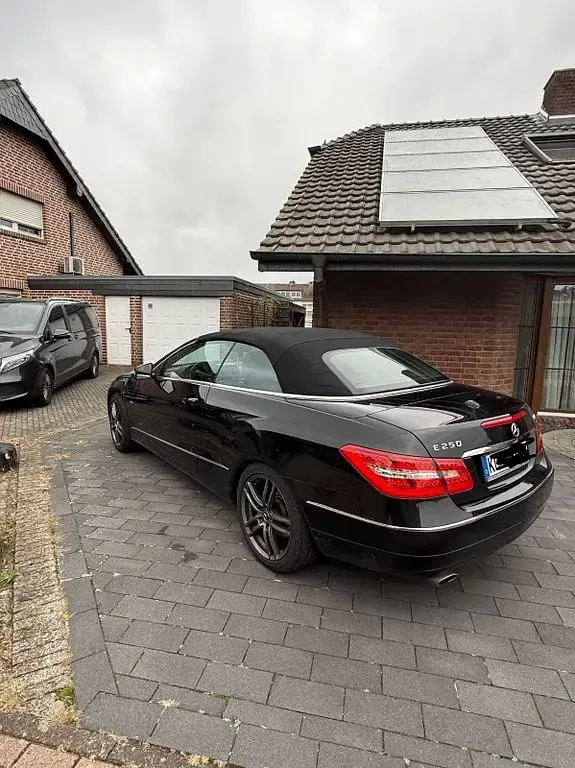 Usata Mercedes E250 Elegance 204 CV (150 kW) 2011 Nero Cabrio