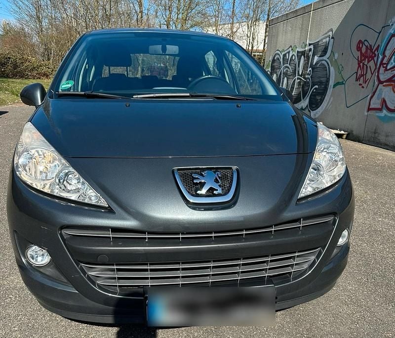 Gebraucht Peugeot 207 90 PS (66 kW) 2012 Grau Limousine