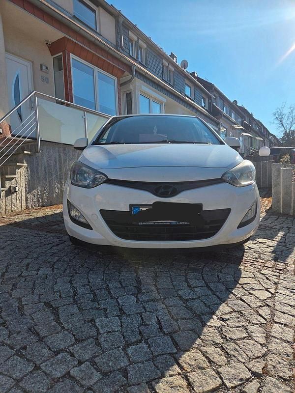 Gebraucht Hyundai i20 Classic 86 PS (63 kW) 2012 Weiß Kleinwagen