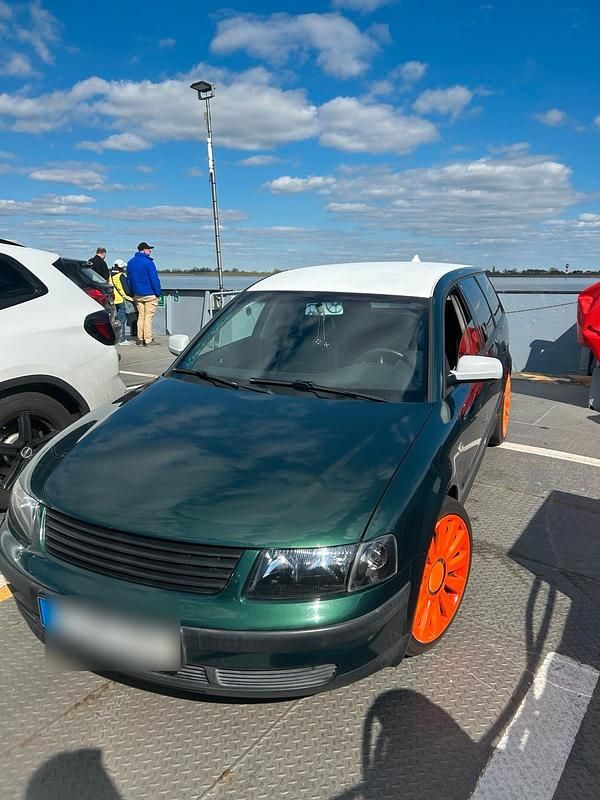 Grün Gebraucht 1999 VW Passat Kombi | 1.400 € - Bild 1/4