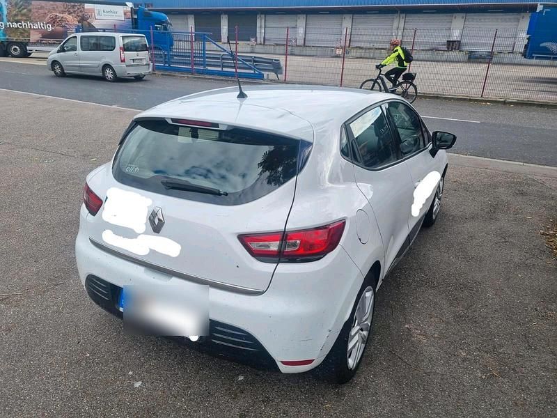 Weiß Gebraucht 2018 Renault Clio IV LIMITED Limousine | 4.500 € (Superpreis) - Bild 1/4