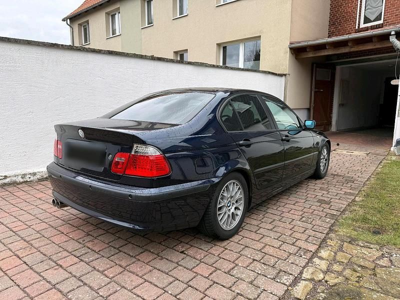 Usata BMW 318 143 CV (105 kW) 2003 Blu Berlina