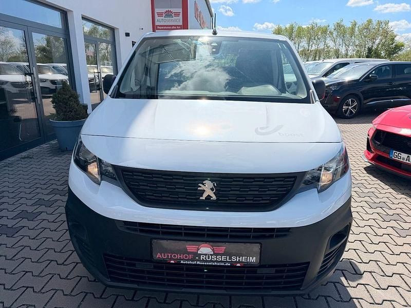 Gebraucht Peugeot Partner Premium 102 PS (75 kW) 2023 Weiß Van / Kleinbus