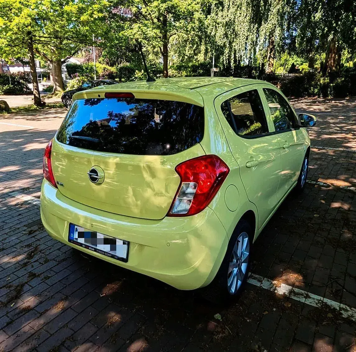 Używany Opel Karl Active 75 KM (55 kW) 2018 Zielony Hatchback