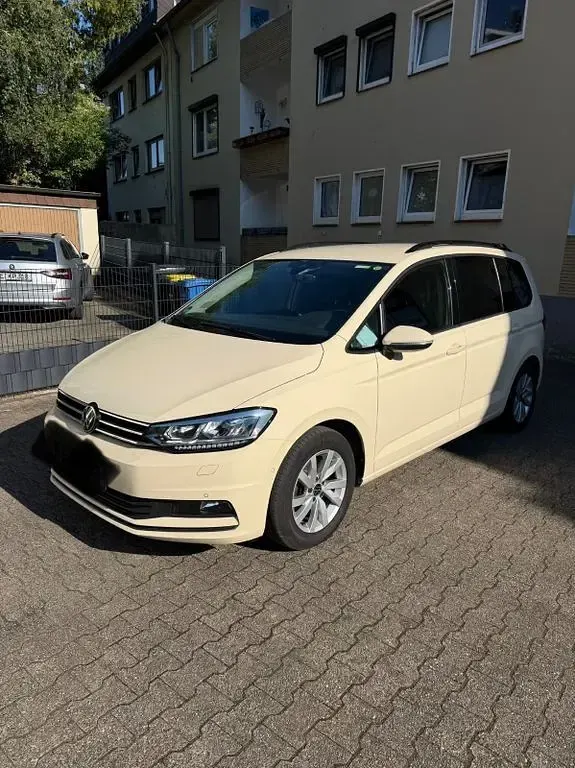 Gebraucht VW Touran Move 150 PS (110 kW) 2023 Beige Van / Kleinbus