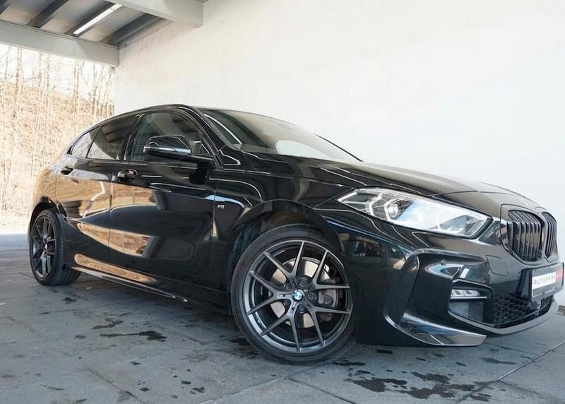 Gebraucht BMW 118 Shadowline 136 PS (100 kW) 2022 Schwarz Kleinwagen