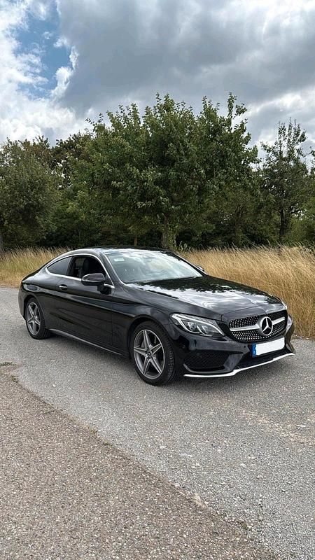 Schwarz Gebraucht 2017 Mercedes C300 AMG line Coupé | 28.500 € (Fairer Preis) - Bild 1/4