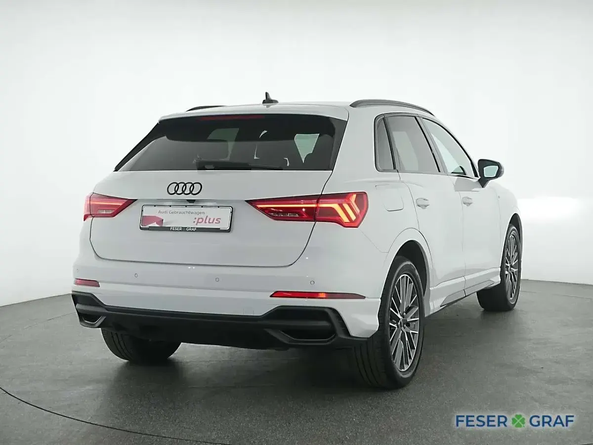 Gebraucht Audi Q3 S-Line 245 PS (180 kW) 2023 Gletscherweiß metallic SUV