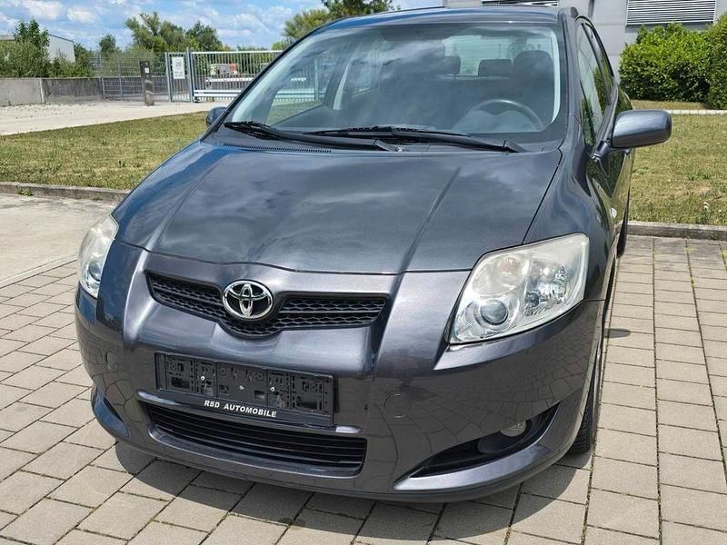 Grau Gebraucht 2009 Toyota Auris Life Limousine | 4.990 € (Fairer Preis) - Bild 1/4