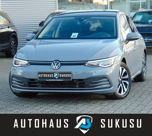 Mondsteingrau Gebraucht 2022 VW Golf VIII Active Limousine | 24.990 € (Etwas zu teuer) - Bild 1/4