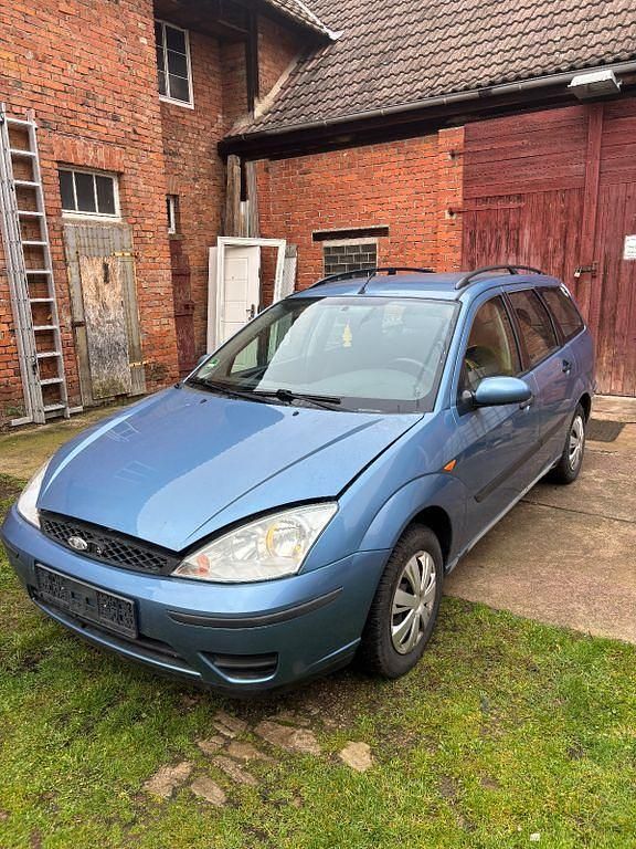 Blau Gebraucht 2004 Ford Focus Futura Kombi | 549 € (Superpreis) - Bild 1/4