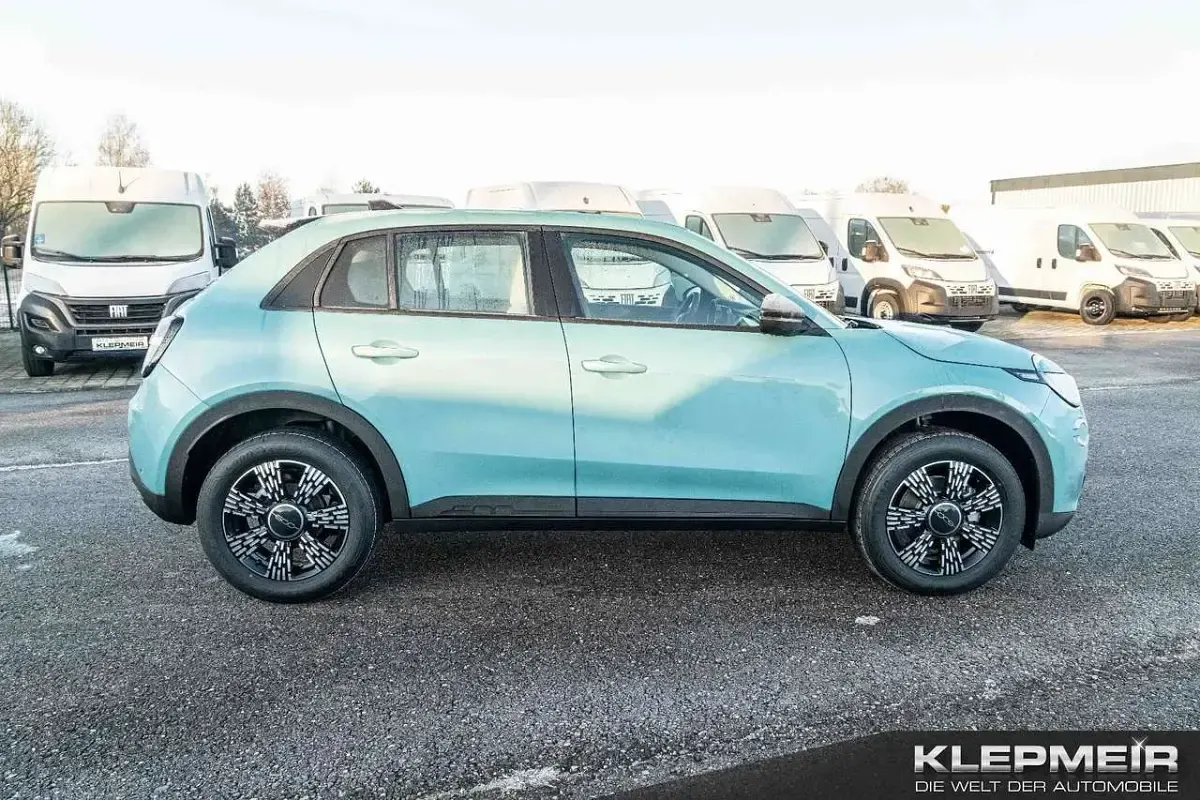 Neu Fiat 600 Icon 101 PS (74 kW) 2026 Blau SUV
