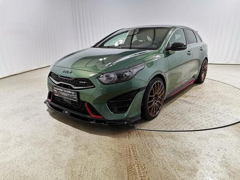 Gebraucht Kia ProCeed GT 204 PS (150 kW) 2023 (exg) experience green met. Kombi