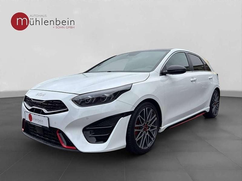 Deluxeweiss Gebraucht 2023 Kia Ceed GT Limousine | 26.900 € (Fairer Preis) - Bild 1/4