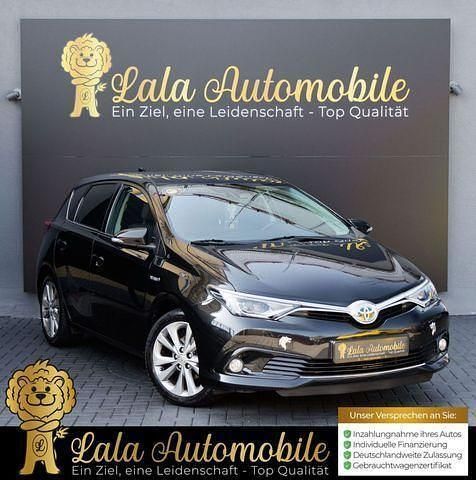 Schwarz Gebraucht 2015 Toyota Auris Hybrid Limousine | 13.490 € (Etwas zu teuer) - Bild 1/4