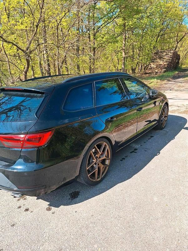 Second-hand Seat Leon ST CUPRA 300 CP (220 kW) 2017 Negru Break