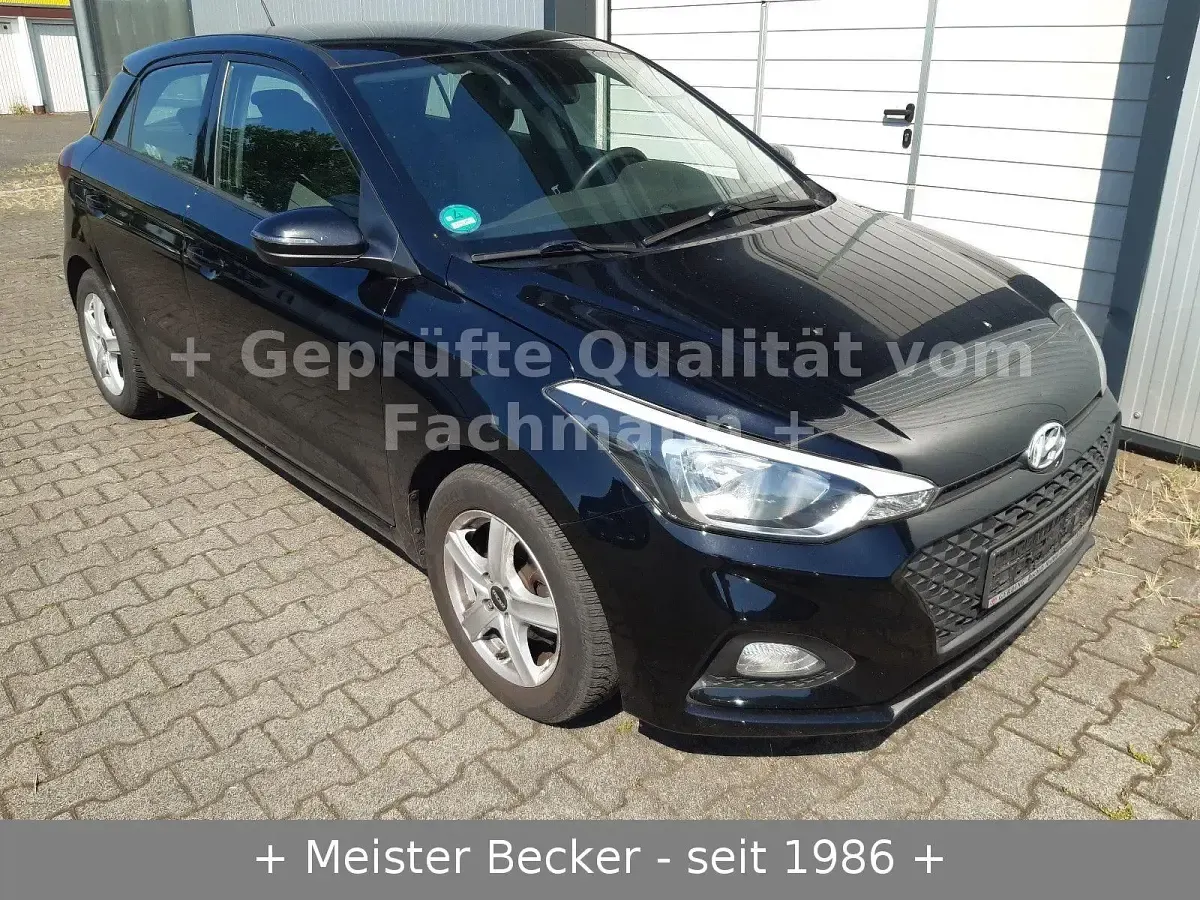 Gebraucht Hyundai i20 Select 75 PS (55 kW) 2019 Schwarz Kleinwagen
