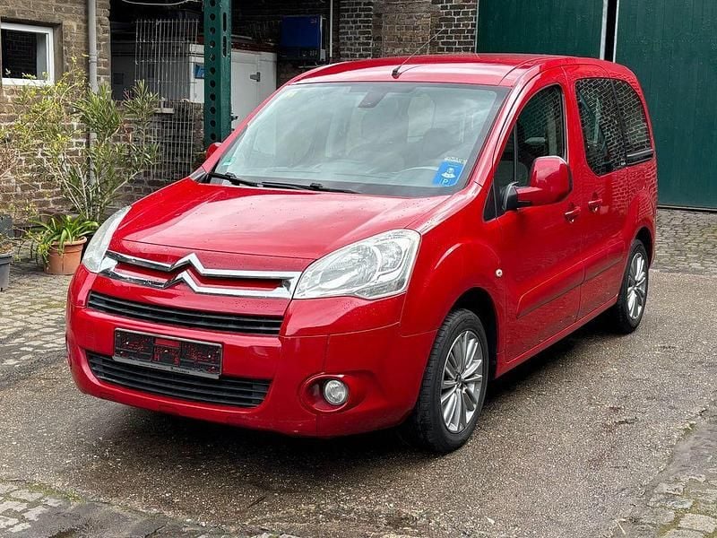 Gebraucht Citroën Berlingo 92 PS (67 kW) 2012 Rot Van / Kleinbus