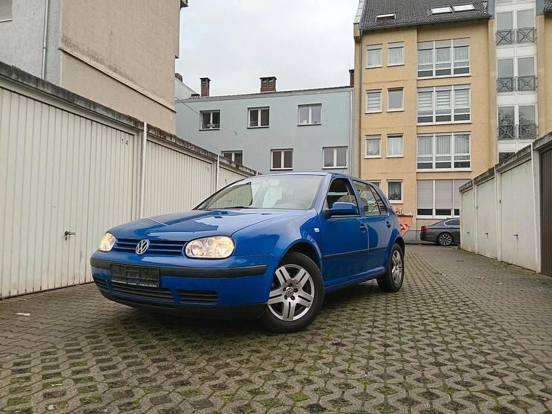 Blau Gebraucht 2001 VW Golf IV Kleinwagen | 1.500 € (Fairer Preis) - Bild 1/4