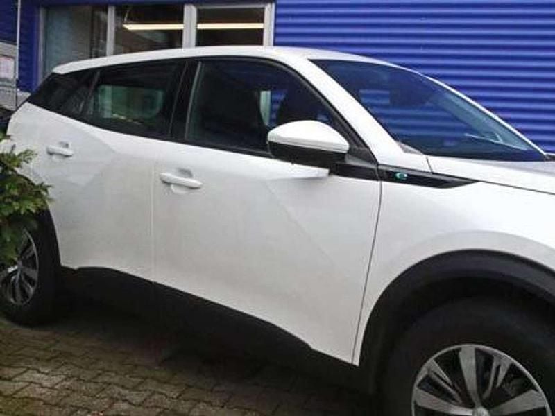 Gebraucht Peugeot e-2008 Active 100 kW (136 PS) 2021 Weiß SUV