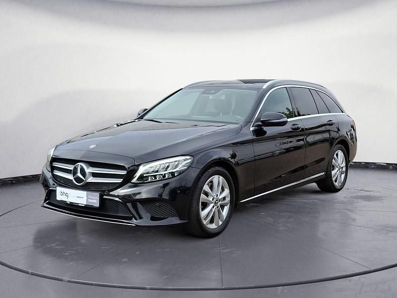 Schwarz Gebraucht 2018 Mercedes C300 Avantgarde Limousine | 25.450 € (Superpreis) - Bild 1/4