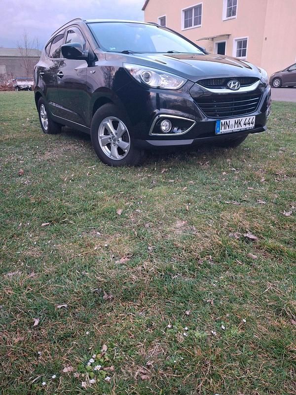 Schwarz Gebraucht 2013 Hyundai ix35 SUV | 8.000 € (Teuer) - Bild 1/4