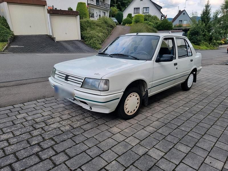 Weiß Gebraucht 1988 Peugeot 309 Kleinwagen | 2.400 € - Bild 1/4