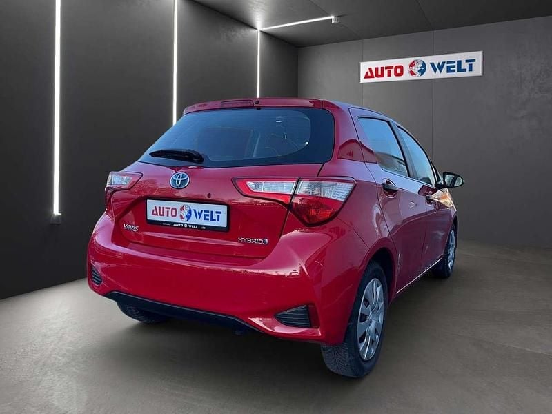 Gebraucht Toyota Yaris Hybrid Basis 101 PS (74 kW) 2019 Rot Kleinwagen