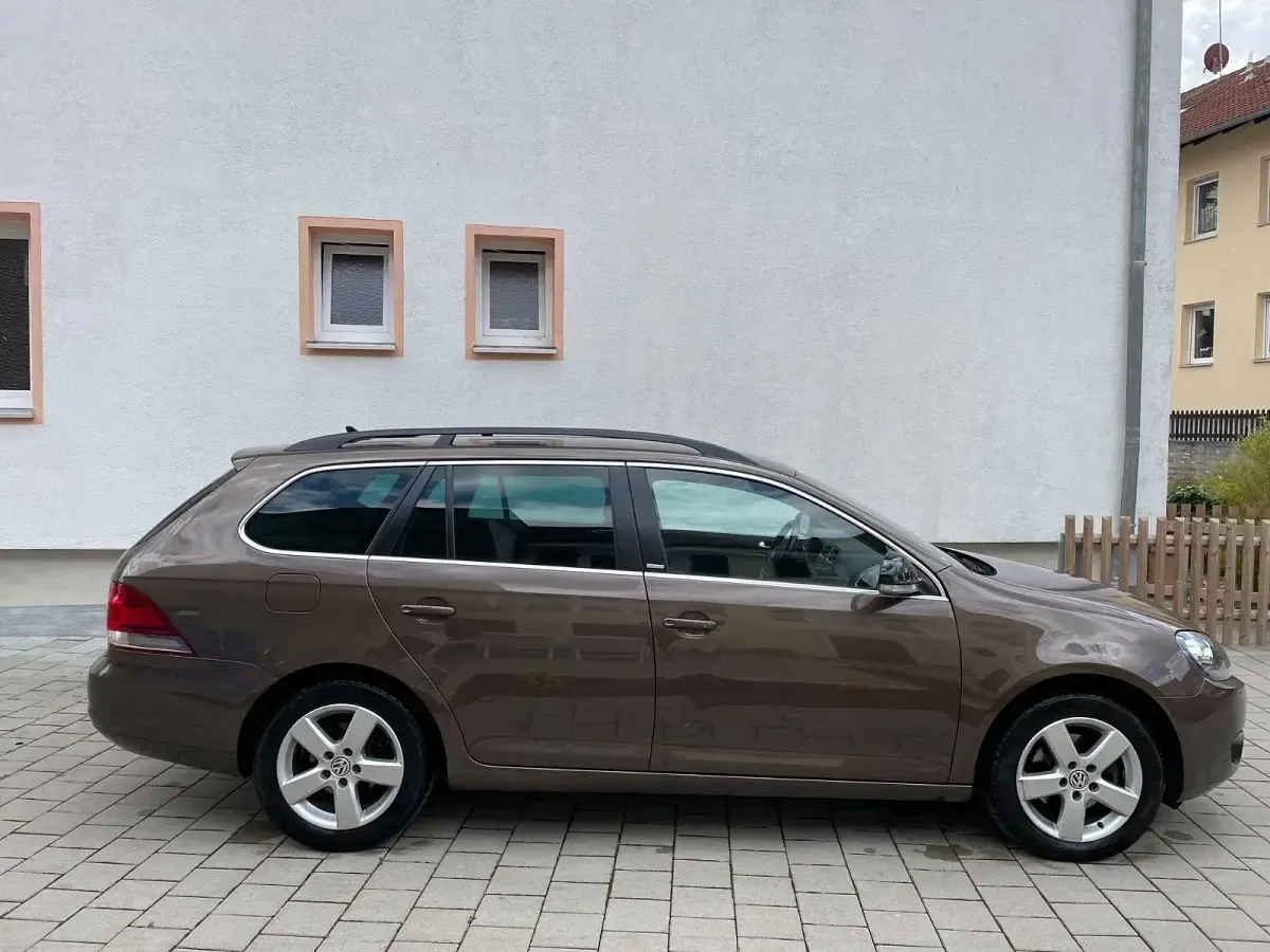 Gebraucht VW Golf VI Style 122 PS (89 kW) 2011 Braun Kleinwagen