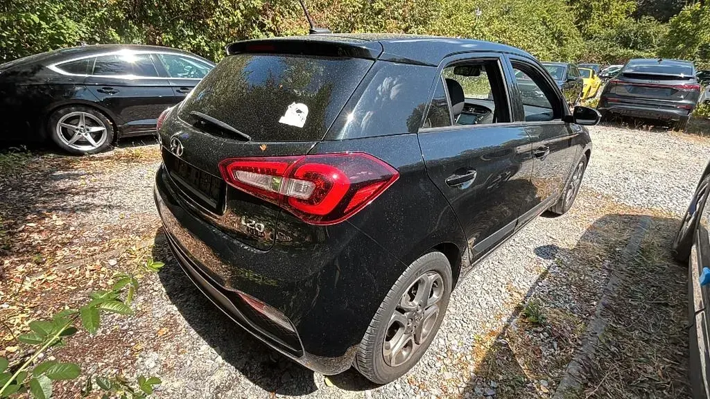 Gebraucht Hyundai i20 Pure 84 PS (61 kW) 2019 Schwarz Kleinwagen