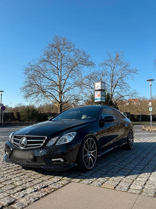 Gebraucht Mercedes E500 388 PS (285 kW) 2009 Schwarz Coupé