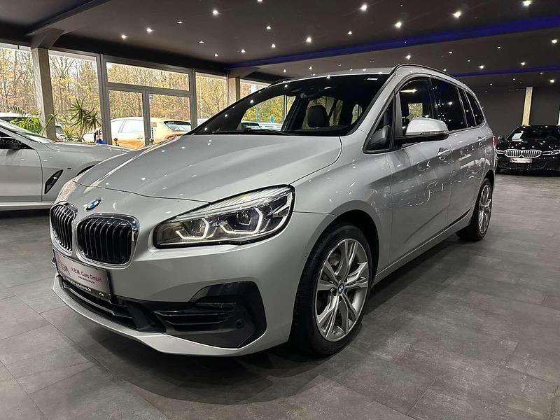 Glaciersilber Gebraucht 2020 BMW 220 Sport Line Van / Kleinbus | 17.390 € (Guter Preis) - Bild 1/4