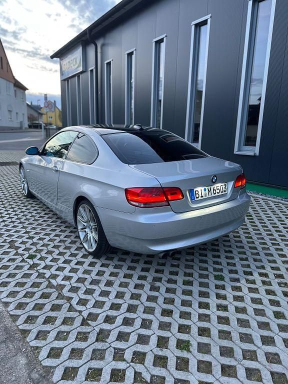 Gebraucht BMW 325 218 PS (160 kW) 2007 Silber Coupé