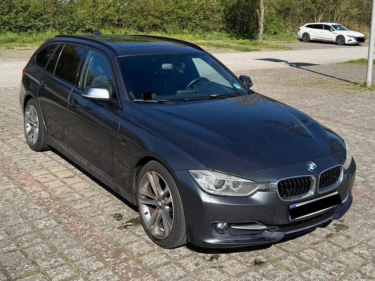 Gebraucht BMW 318 Sport Line 143 PS (105 kW) 2013 Grau Kombi
