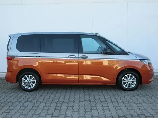 Gebraucht VW Multivan 150 PS (110 kW) 2023 Monosilber metallic/ energeti Van / Kleinbus