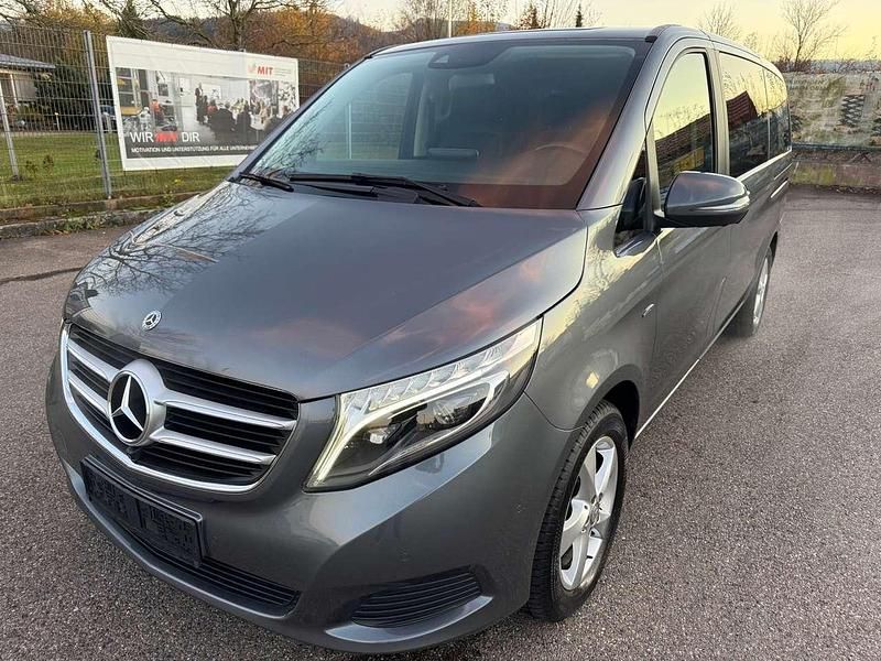 Flintgraumetallic Gebraucht 2017 Mercedes V250 Avantgarde Van / Kleinbus | 34.990 € (Guter Preis) - Bild 1/4