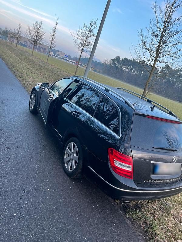 Gebraucht Mercedes C250 204 PS (150 kW) 2014 Schwarz Kombi