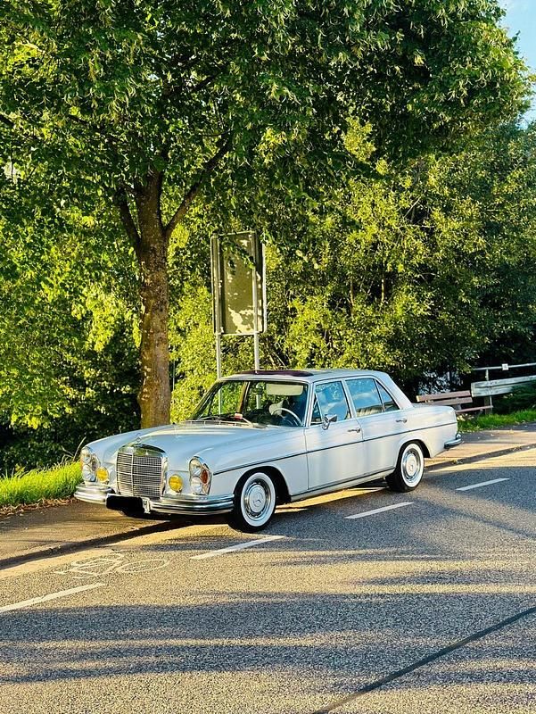 Weiß Gebraucht 1972 Mercedes S280 SE Limousine | 19.500 € - Bild 1/4